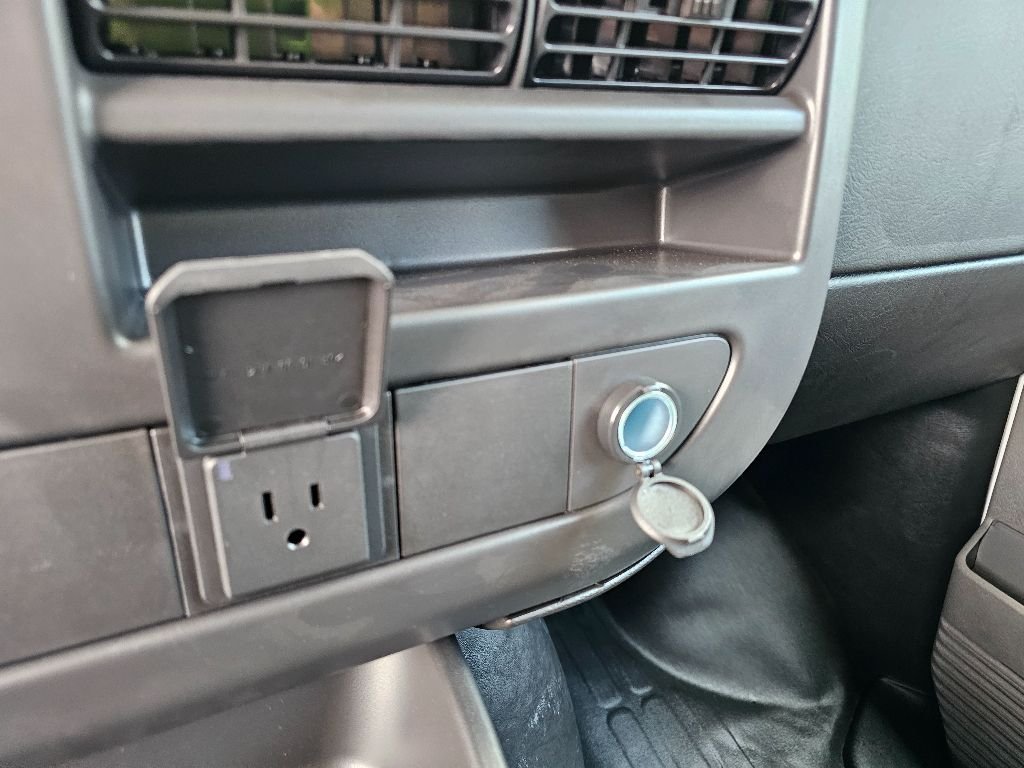 2025 GMC Savana Cargo Work Van - Photo 38