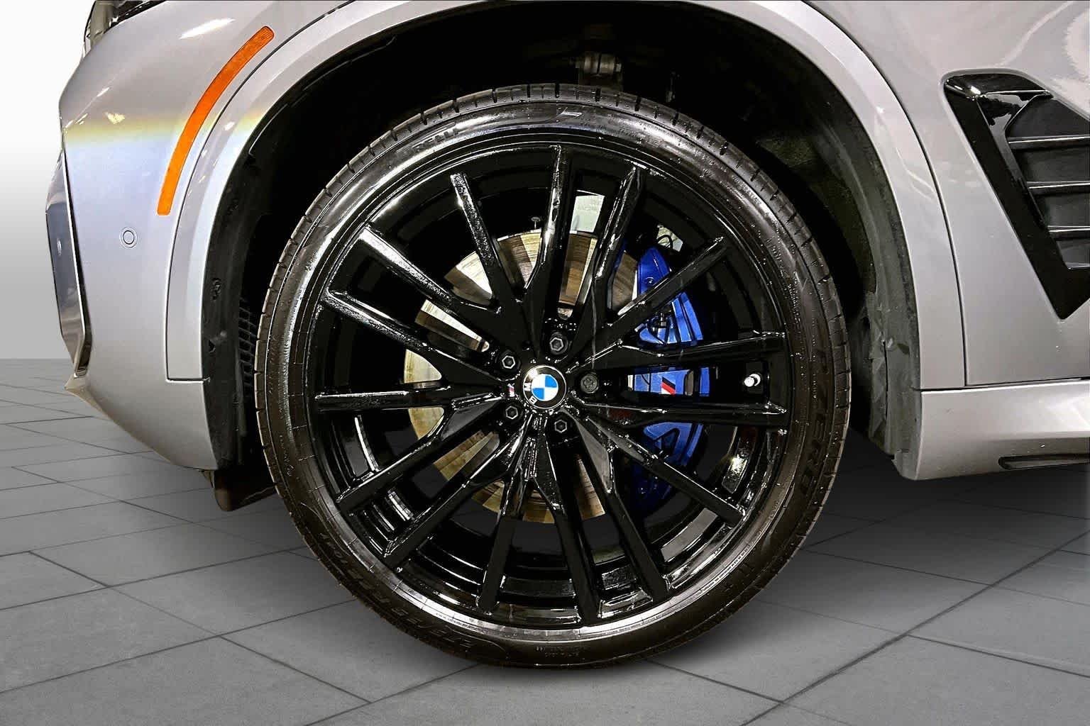 Used 2025 Skyscraper Grey Metallic BMW M60i image 19