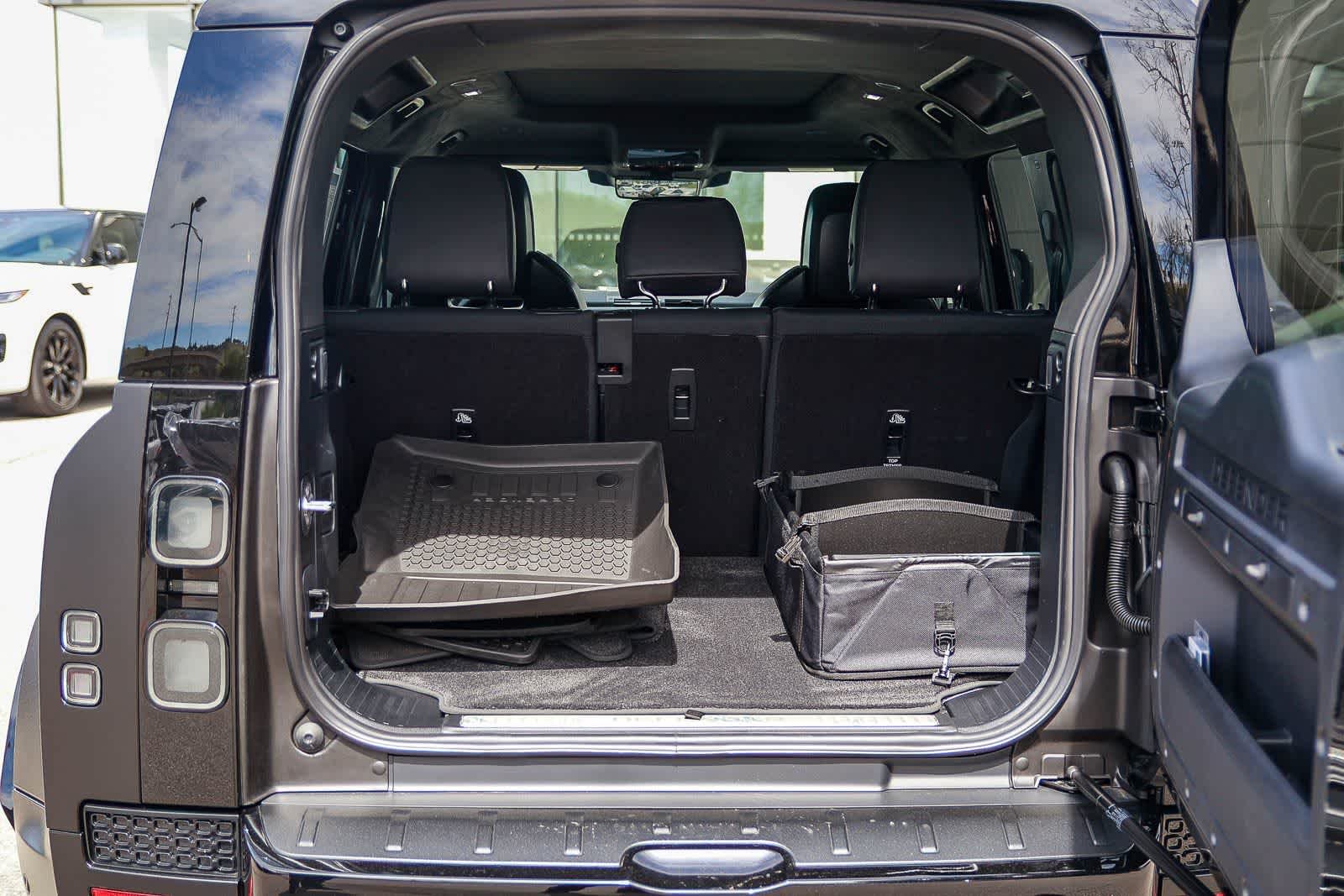 New 2026 Narvik Black Land Rover OCTA Black image 28