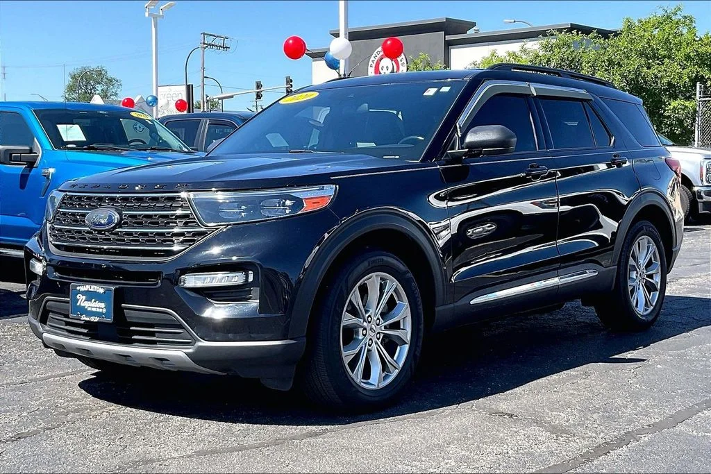 Certified Used 2020 Black Metallic Ford XLT image 11