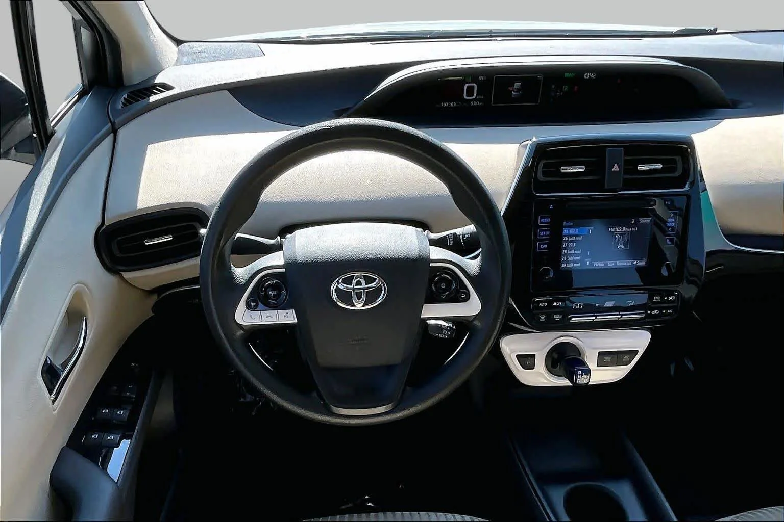 Used 2016 Blizzard Pearl Toyota Three image 4
