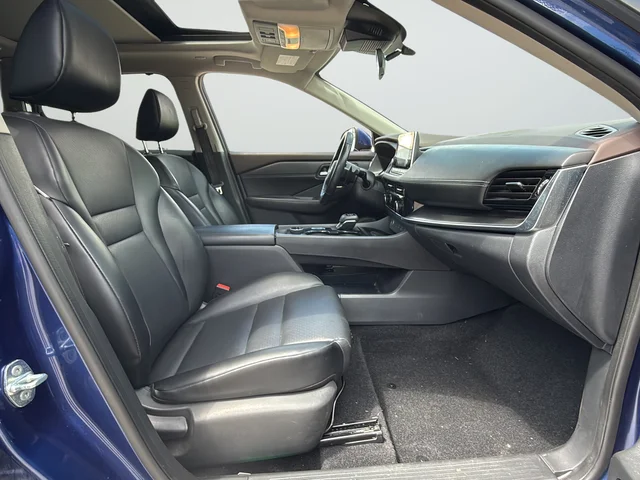 Used 2022 Blue Nissan SV image 10