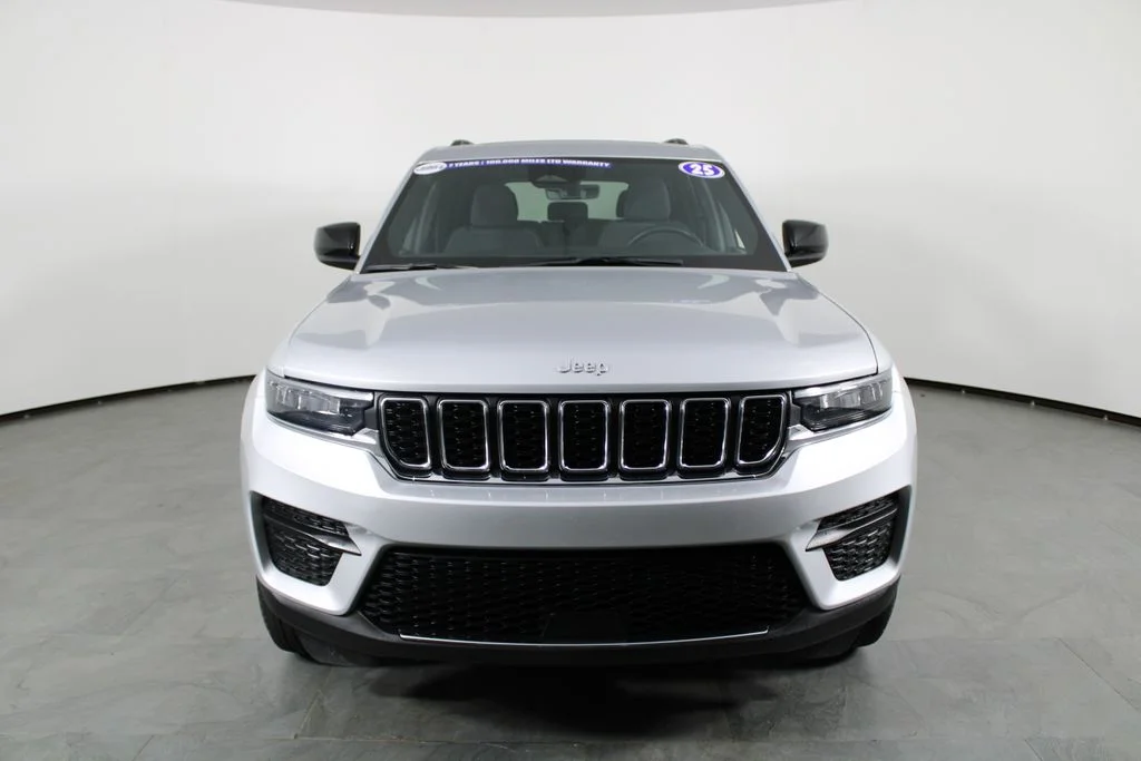 Used 2025 Silver Jeep Laredo X image 13