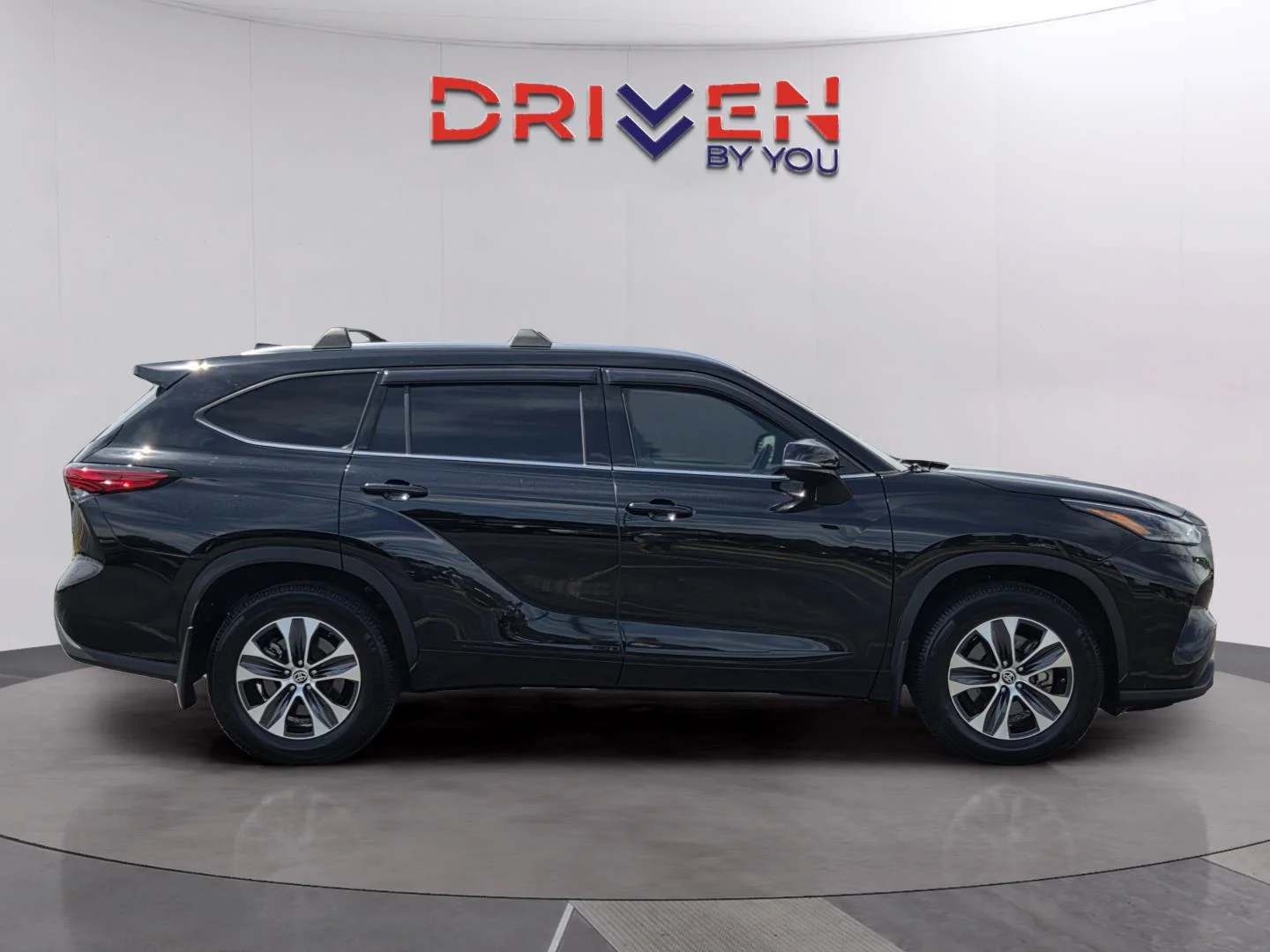 Used 2021 Midnight Black Metallic Toyota XLE image 6
