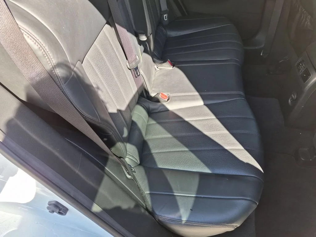 Used 2017 White INFINITI Base image 29