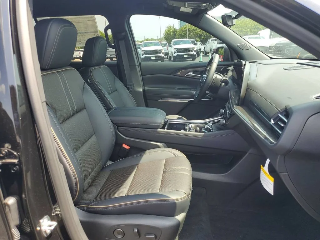 New 2026 Mosaic Black Metallic Chevrolet High Country image 34