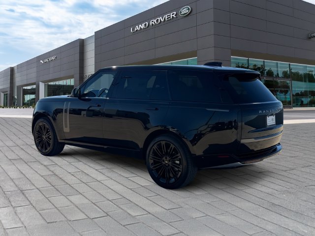 New 2027 Santorini Black Land Rover SE image 3