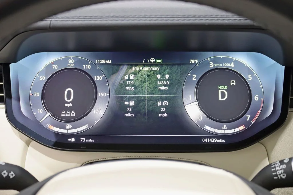 Used 2023 White Land Rover SE image 14