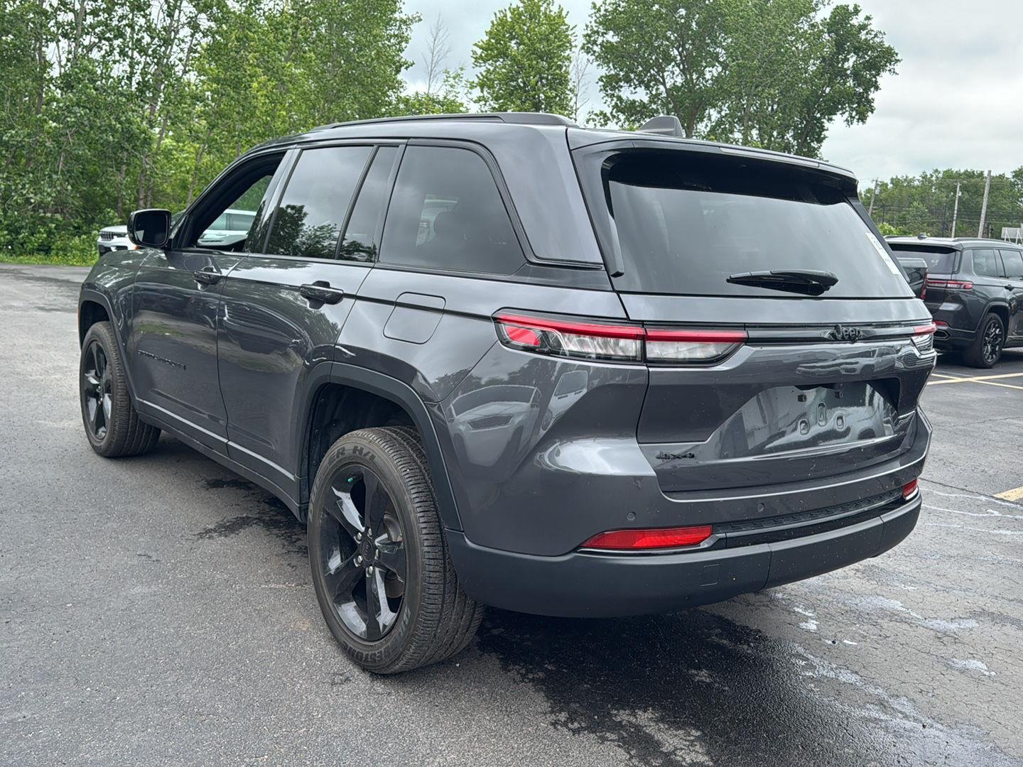 Used 2024 Baltic Gray Metallic Clearcoat Jeep Altitude image 7
