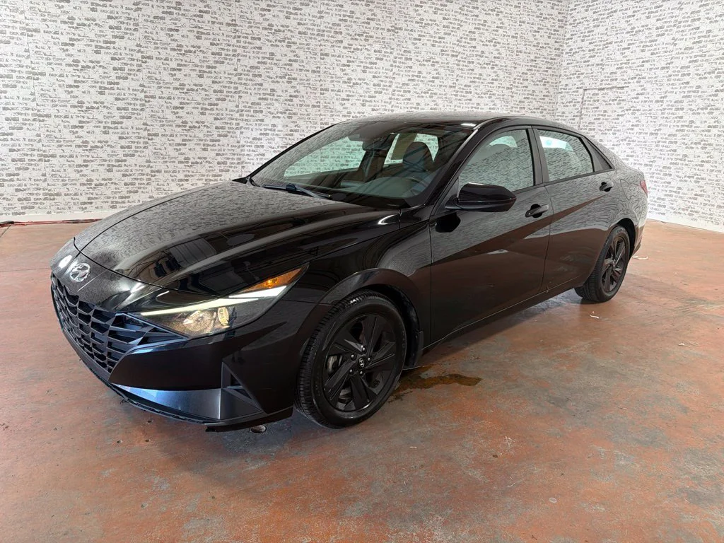 Used 2021 Phantom Black Hyundai SEL image 3