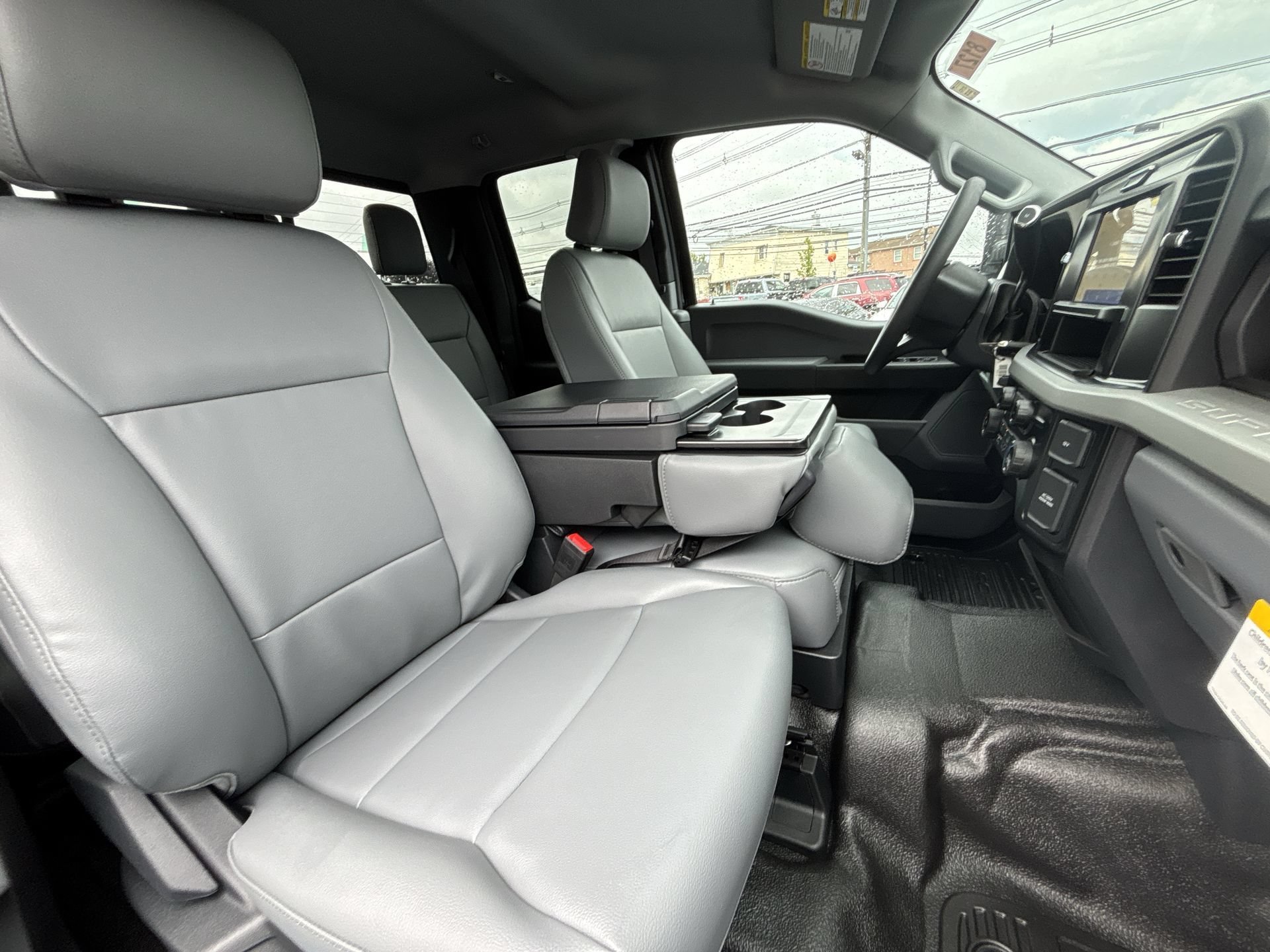 New 2027 Agate Black Metallic Ford F-350® XL image 22