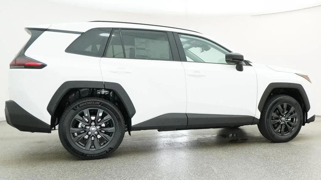 New 2026 Ice Cap Toyota XLE Premium image 15