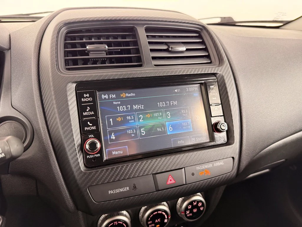 Used 2024  Mitsubishi 2.0 ES image 8