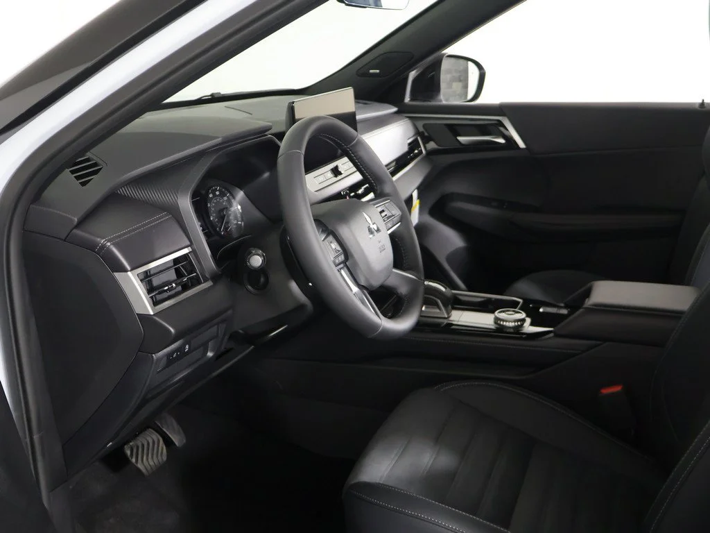 New 2027 White Mitsubishi LE image 23