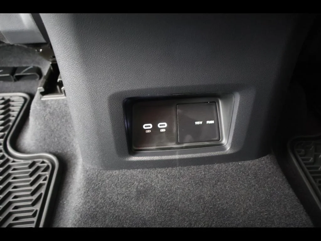 New 2026 Black Volkswagen 2.0T SE w/Technology image 11