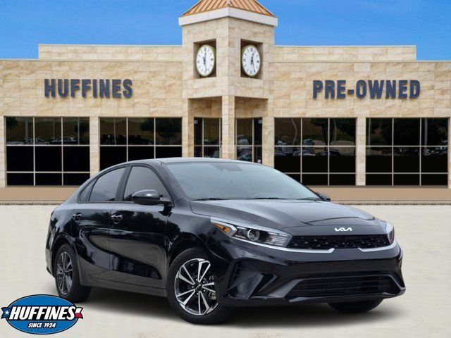 2024 Kia Forte LXS AT's photo
