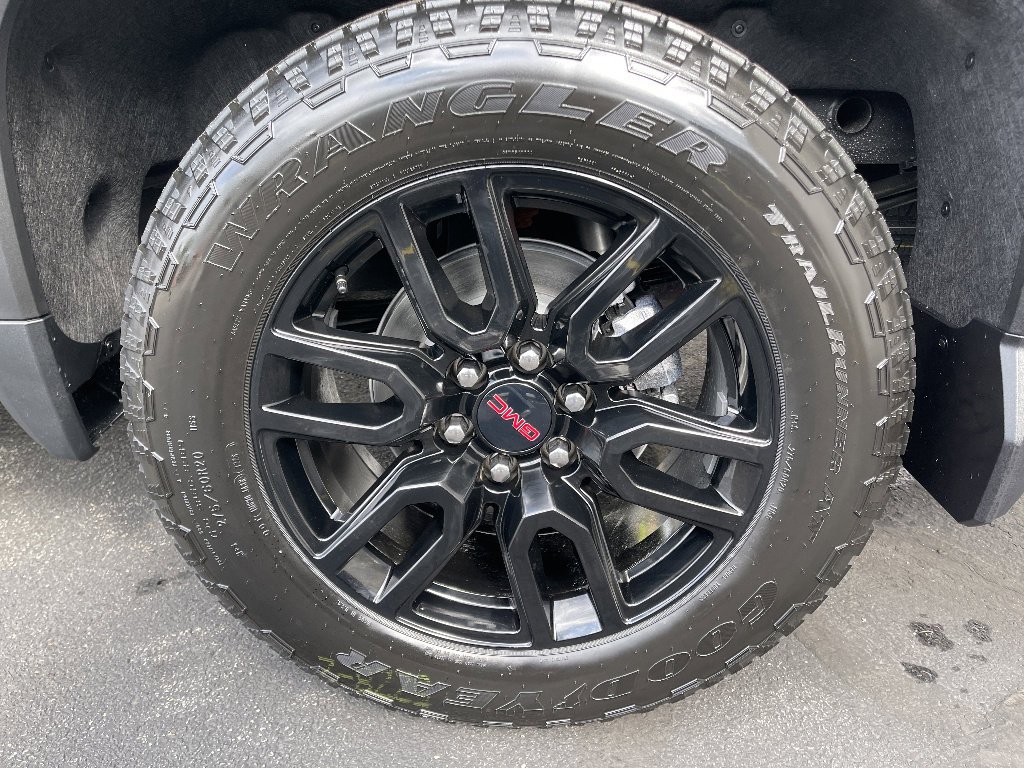 New 2026 Onyx Black GMC Elevation image 12