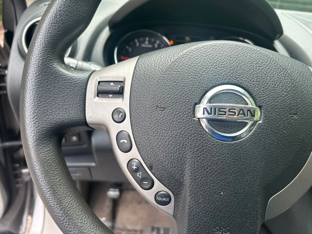 Used 2015 Gray Nissan S image 22