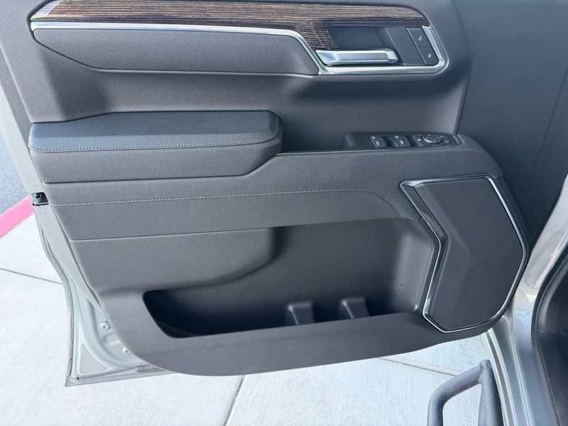 Used 2025 Sterling Metallic GMC Elevation image 16