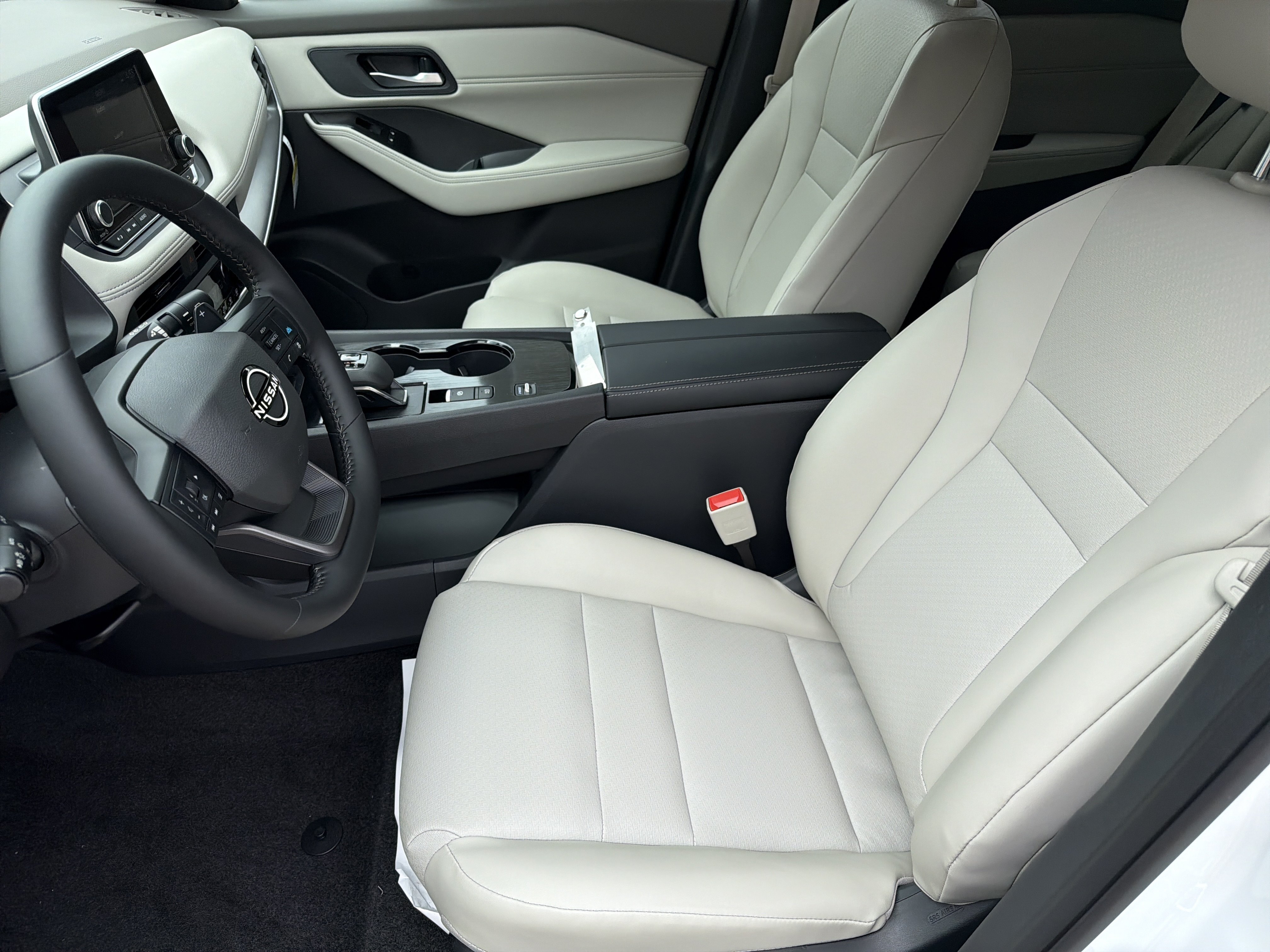 New 2026 Everest White Pearl Tricoat Nissan Dark Armor image 10