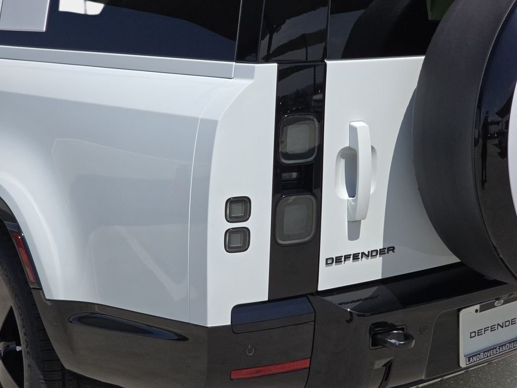 New 2026 Fuji White Land Rover V8 image 37