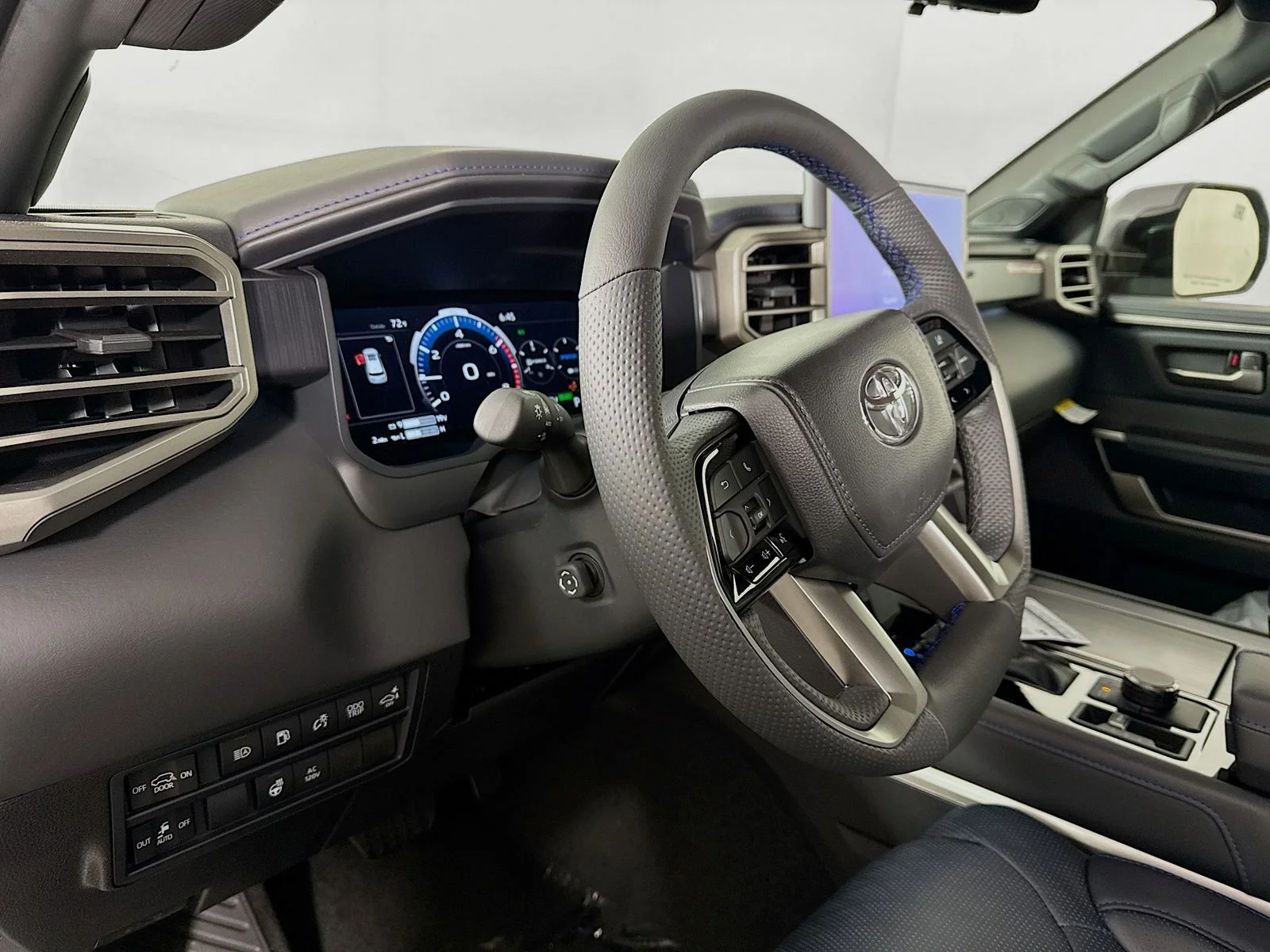 New 2026 Magnetic Gray Metallic Toyota  Platinum image 6