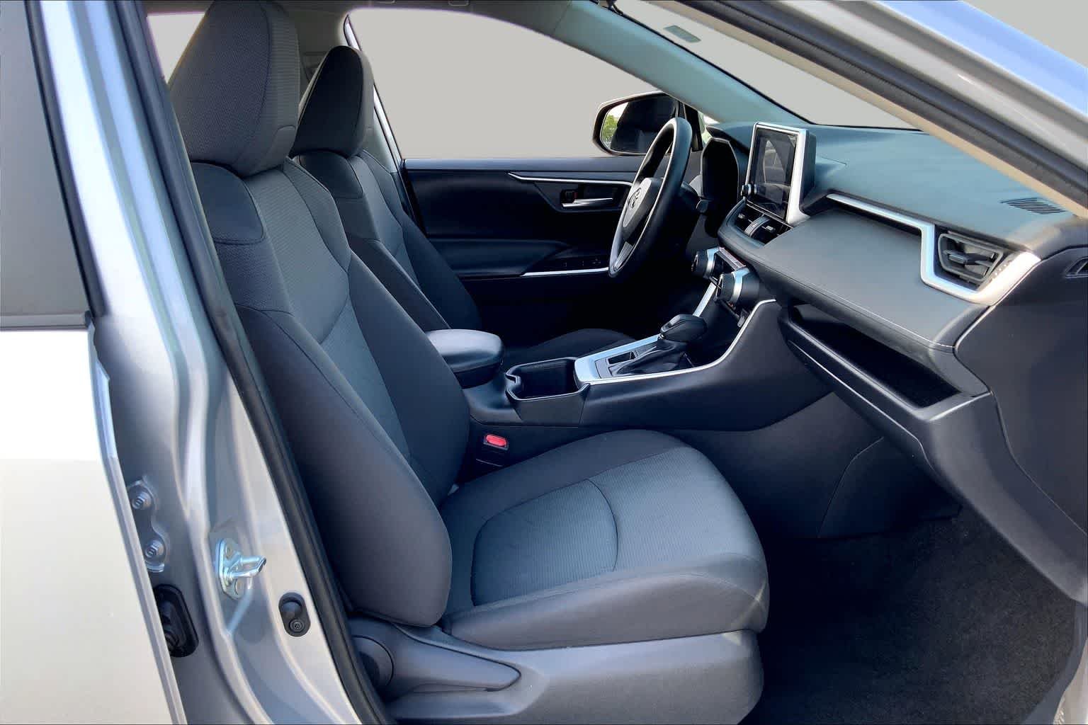 Used 2025 Silver Sky Metallic Toyota XLE image 9