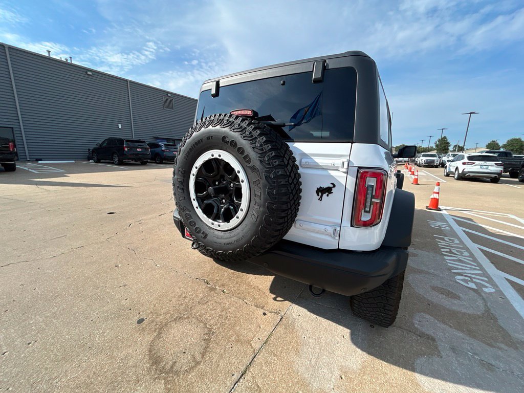 Used 2023 Oxford White Ford Badlands image 7