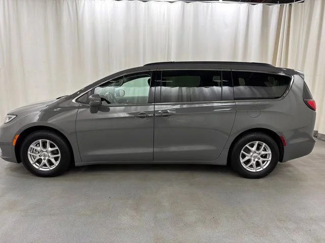 Used 2022 White Chrysler Touring L image 3