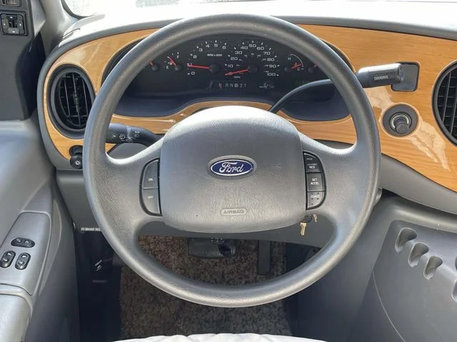 Used 2004  Ford Standard image 23