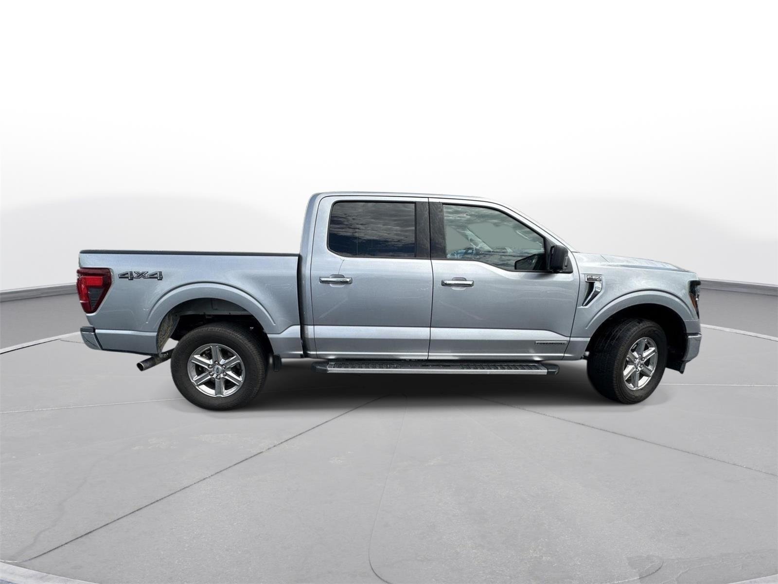 Used 2024 Iconic Silver Metallic Ford XLT image 5
