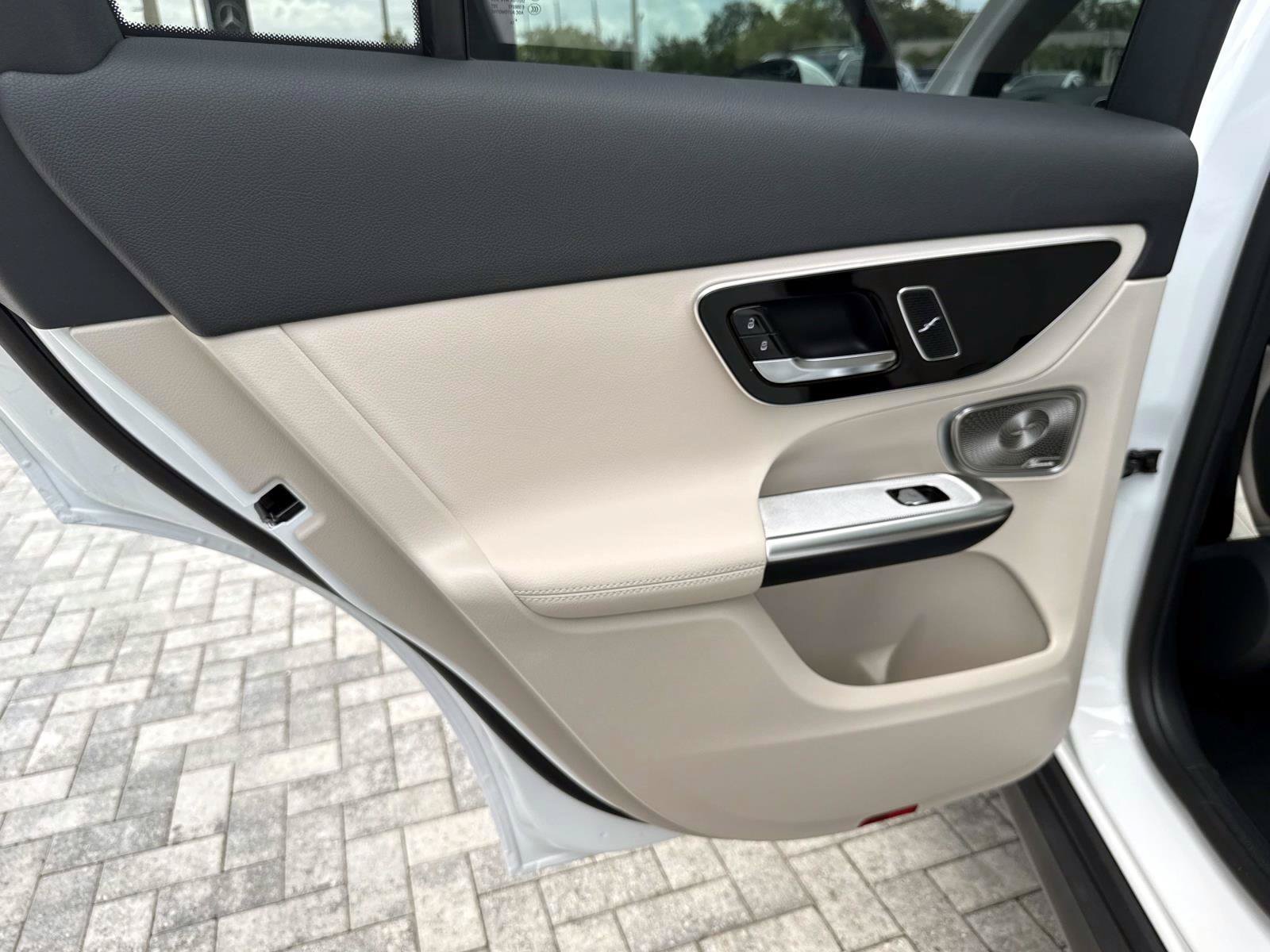 New 2027 Polar White Mercedes-Benz 300 SUV image 12