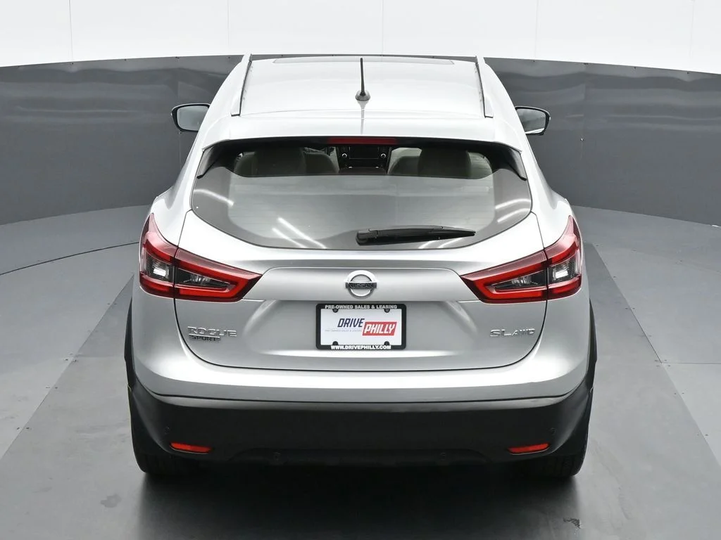 Used 2021 Silver Nissan SL image 20