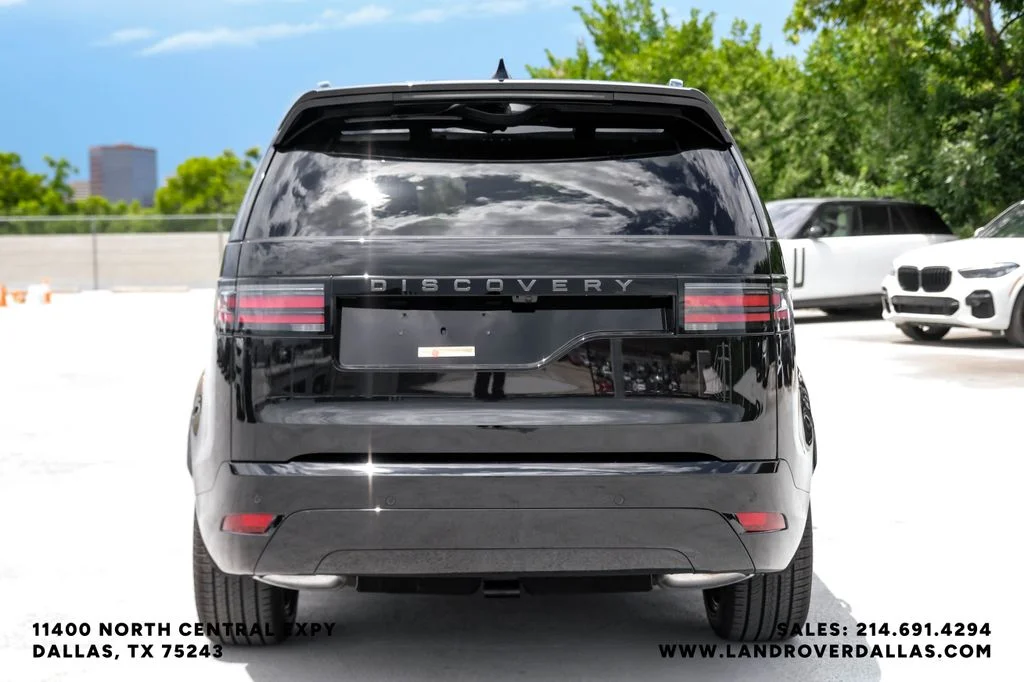 New 2026 Santorini Black Metallic Land Rover Dynamic SE image 7