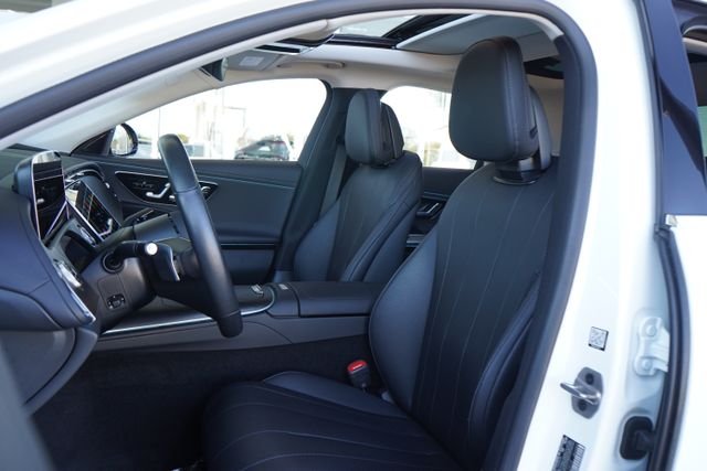 Certified Used 2025  Mercedes-Benz E 350 image 22