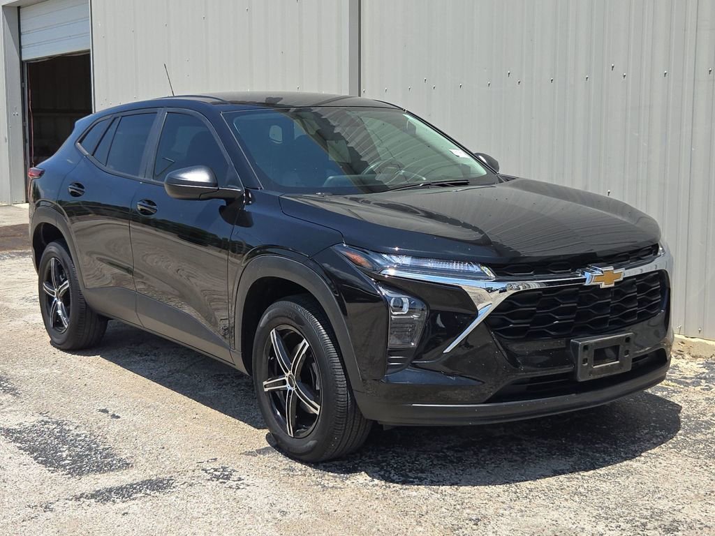 2024 Chevrolet Trax LS's photo