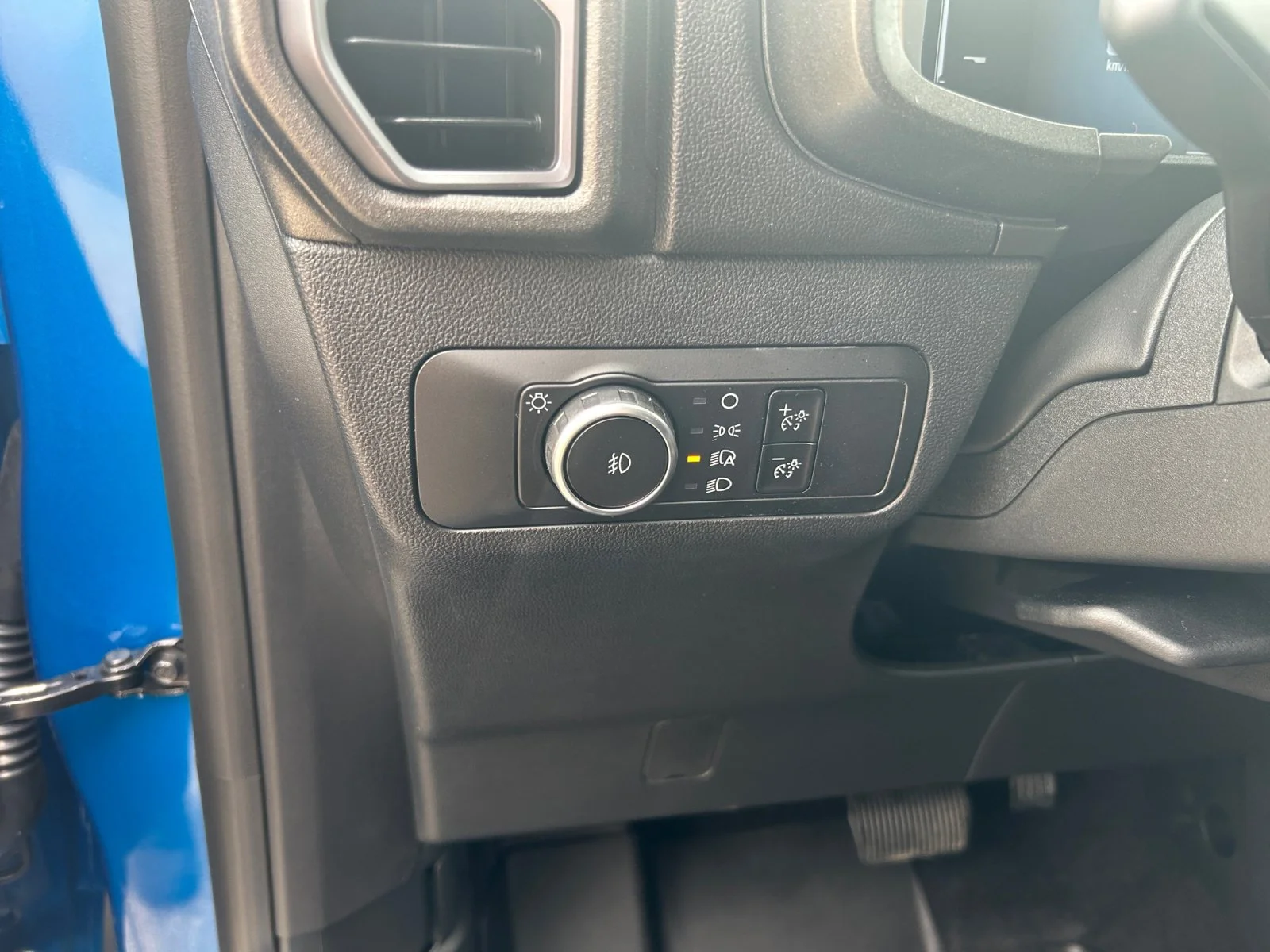 New 2026 Velocity Blue Metallic Ford Outer Banks image 15