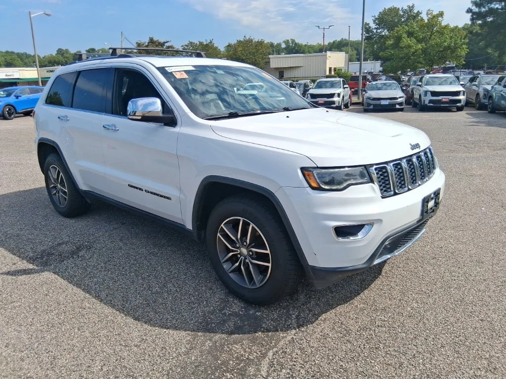 Used 2017 White Jeep Limited image 3