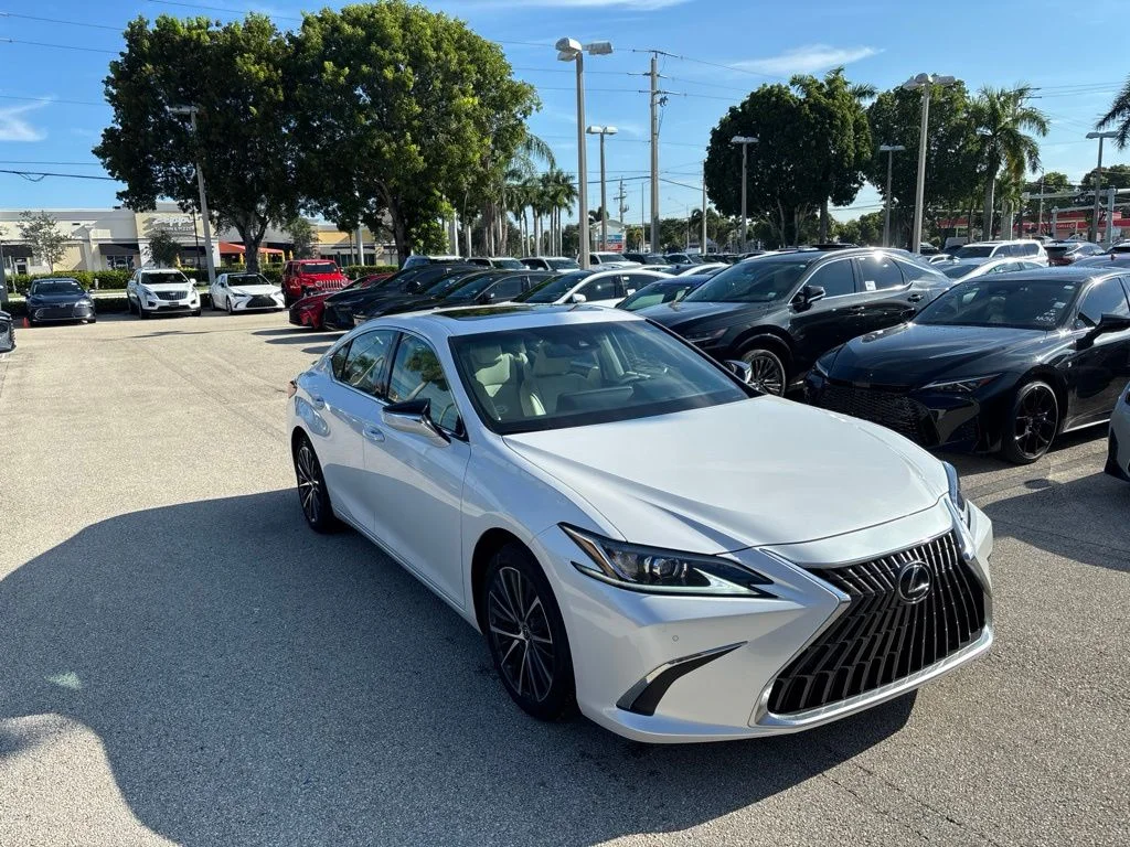 Certified Used 2023 White Lexus 350 image 3