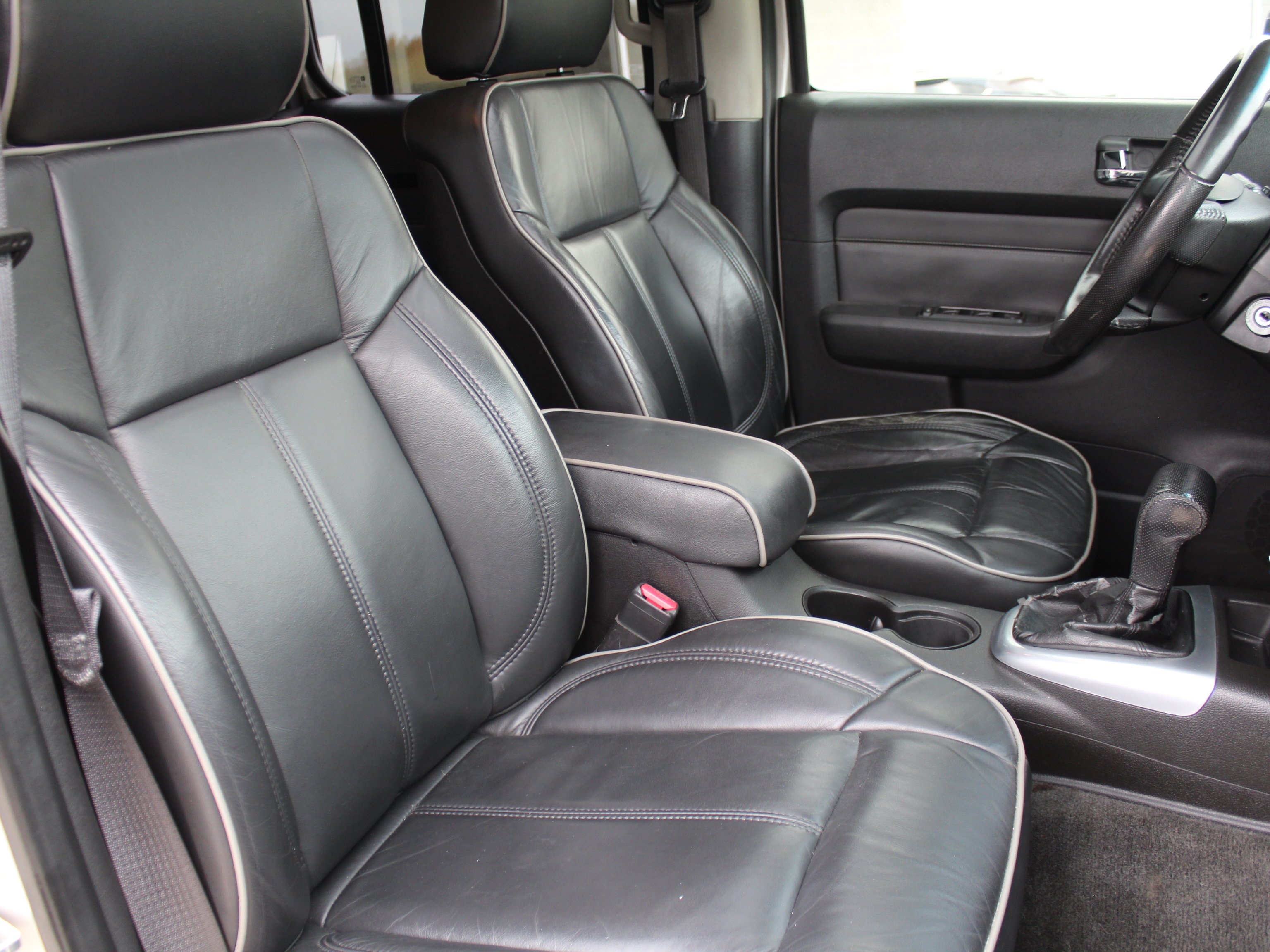 Used 2007 Boulder Gray Metallic HUMMER SUV image 28
