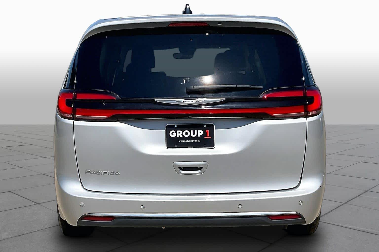 Used 2024 Silver Mist Clearcoat Chrysler Touring L image 5