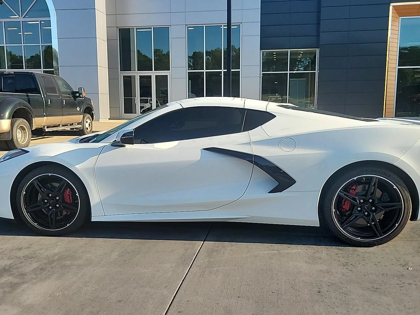 Used 2025 Arctic White Chevrolet 1LT image 2