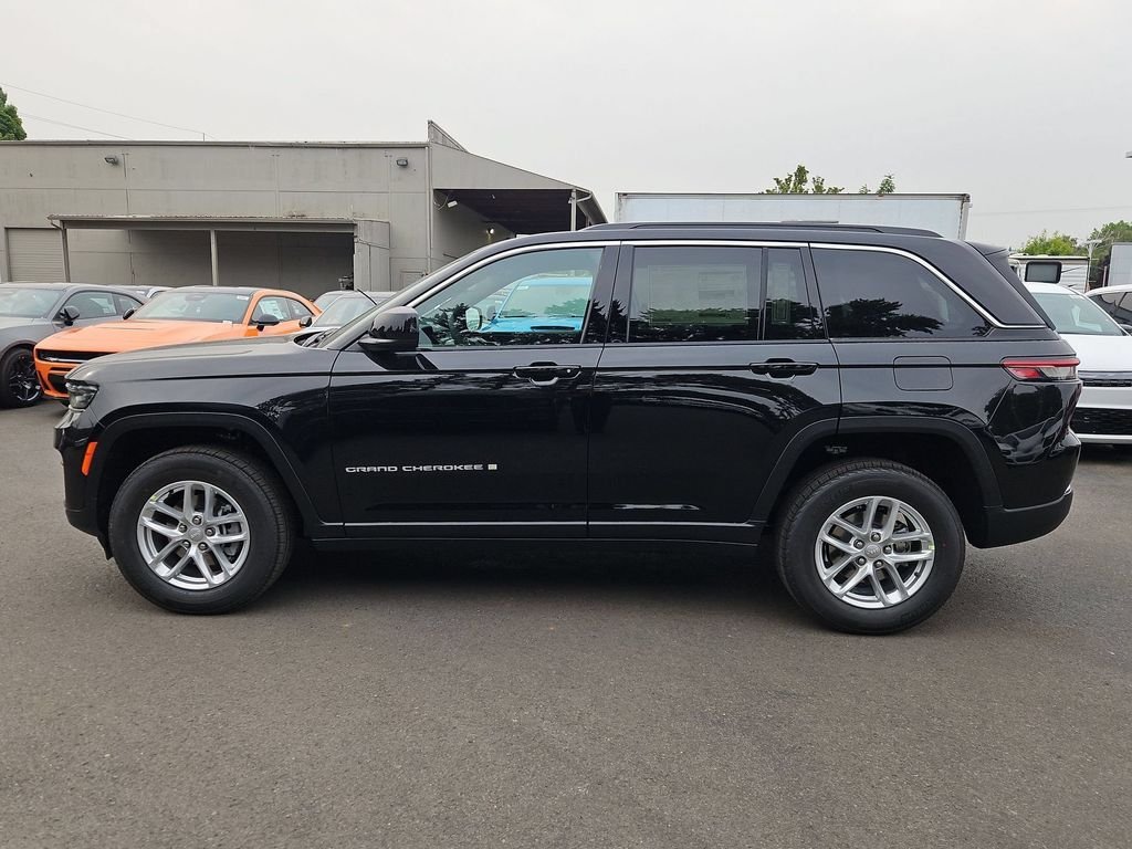 New 2026 Diamond Black Crystal Pearlcoat Jeep Laredo X image 4