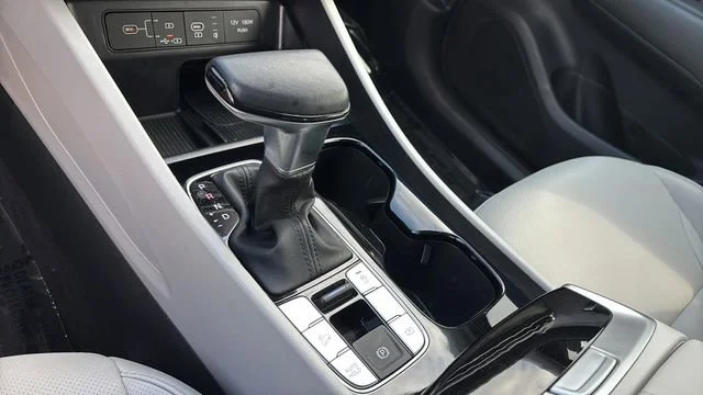 Used 2025 Black Hyundai SEL Convenience image 29