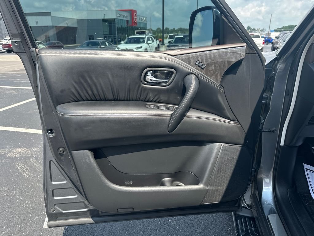 Used 2022 Gray Nissan Platinum image 12