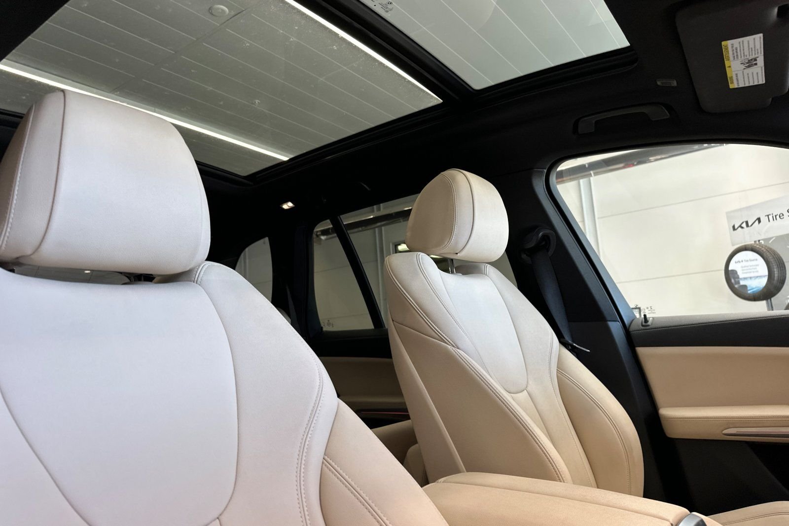 Used 2022 Gray BMW xDrive40i image 19