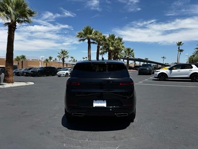 Used 2025 Santorini Black Metallic Land Rover Dynamic SE image 6
