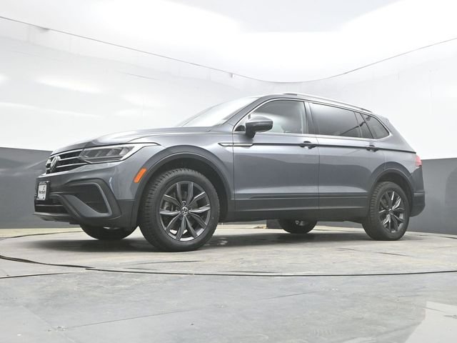 Used 2022 Gray Volkswagen 2.0T SE image 28