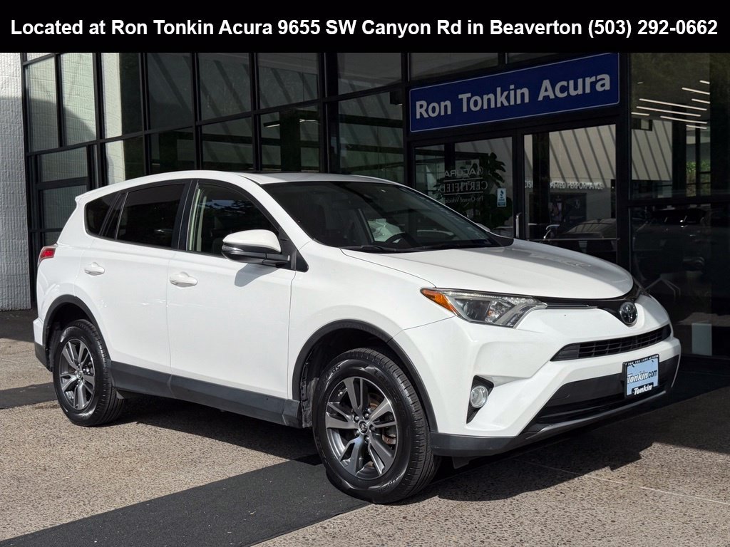 Used 2018 Super White Toyota XLE image 1