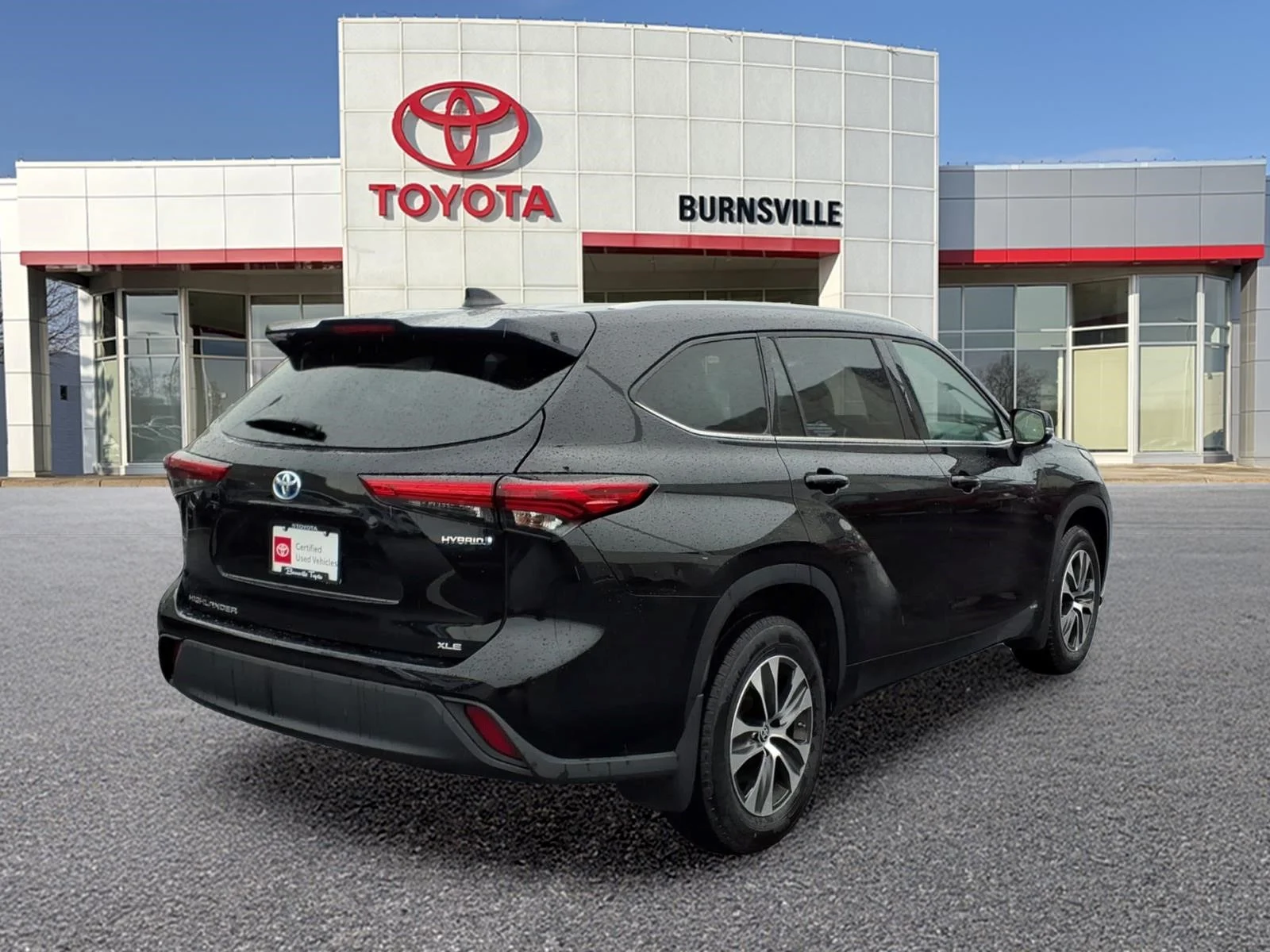 Used 2022 Black Toyota XLE image 3